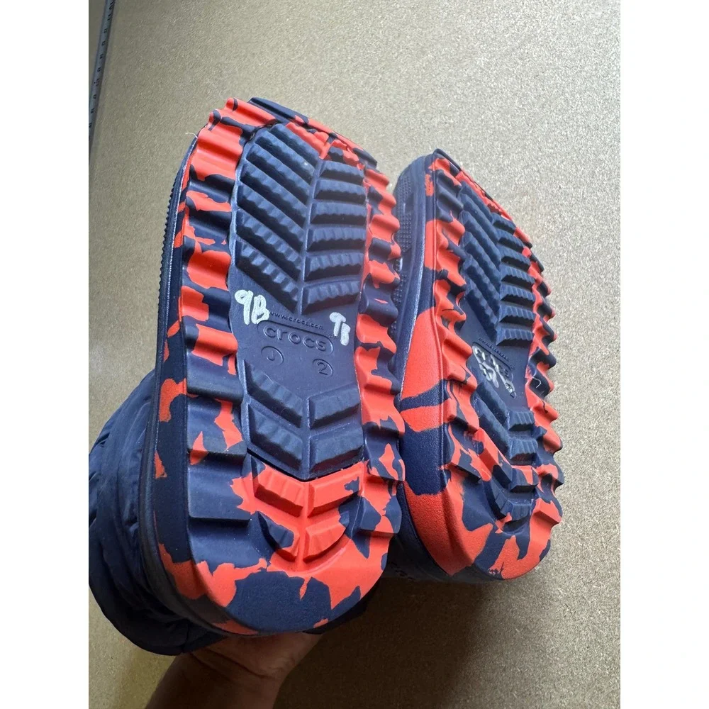 Crocs Kids Classic Neo Puff Winter Boots Navy Blue‎ Red Camo 207275 J2